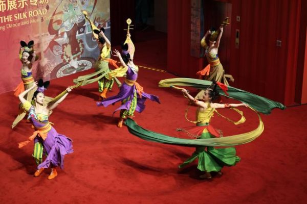 满盈网配资 中国美术馆这场表演展现敦煌丝路歌韵