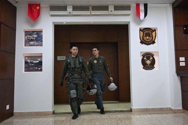 九龙配资 中埃“文明之鹰-2025”空军联合训练圆满结束