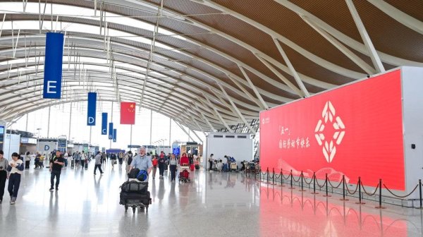 展鹏配资 五一假期上海两大机场客流量超193万人次，创历年同期最高