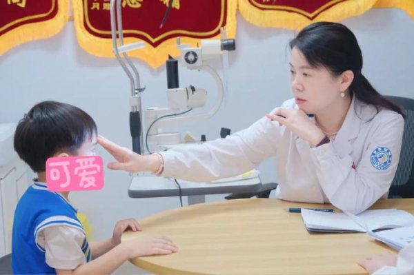钱投网 暑期近视防控|儿童斜视只影响美观？家长请注意：治疗千万不能“等一等”_大皖新闻 | 安徽网